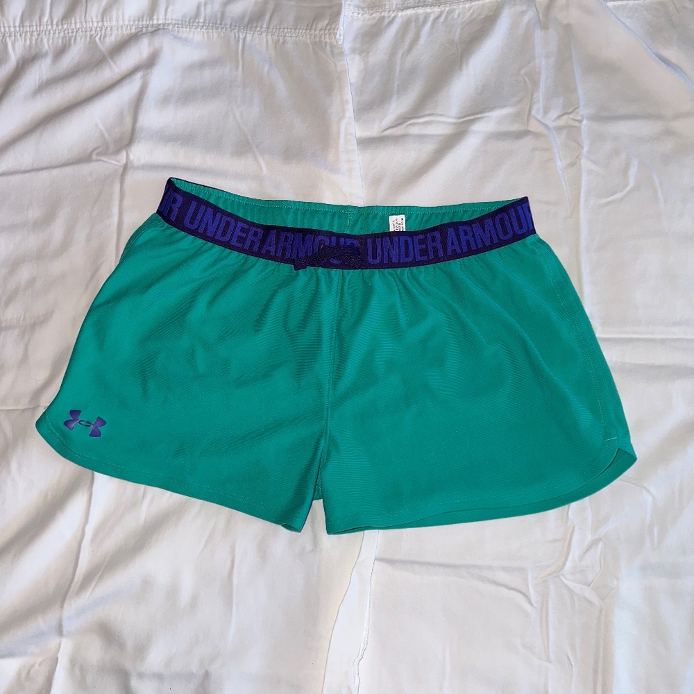 Girls Under Armour Shorts.  Size XL. Green. Excellent Used Condition. Smoke free